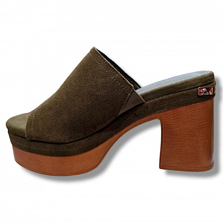Carmela 16067702S8A1 Damen Pantolette in khaki. Carmela 16067702S8A1 Damen Pantolette in khaki.