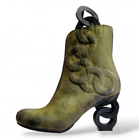 Papucei Bees in kaki D.Stiefelette H23. zeigen wir Dir weitere Modelle von Papucei, die wir für Dich in unserem Sortiment haben. Papucei Bees in kaki D.Stiefelette H23. zeigen wir Dir weitere Modelle von Papucei, die wir für Dich in unserem Sortiment haben.