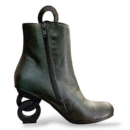 Papucei Bees in kaki D.Stiefelette H23. zeigen wir Dir weitere Modelle von Papucei, die wir für Dich in unserem Sortiment haben. Papucei Bees in kaki D.Stiefelette H23. zeigen wir Dir weitere Modelle von Papucei, die wir für Dich in unserem Sortiment haben.