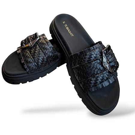 TT Bagatt AK7, schwarze Pantolette Damen, Kunstleder Pantolette, Damenschuhe Kunstleder, stylische Sommerschuhe Damen, Pantolette für breite Füße, schwarze Sommerschuhe Damen, TT Bagatt Schuhe... TT Bagatt AK7, schwarze Pantolette Damen, Kunstleder Pantolette, Damenschuhe Kunstleder, stylische Sommerschuhe Damen, Pantolette für breite Füße, schwarze Sommerschuhe Damen, TT Bagatt Schuhe...