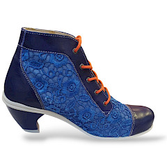 Eject Schuhe, Prophecy Schuhe, Eject Stiefelette, Prophecy Stiefelette, Damen Stiefelette Echtleder, Bequeme Stiefelette Damen, Hochwertige Schuhe Portugal, Handgefertigte Schuhe, Exklusive Stiefelette, Nachhaltige Stiefelette Damen, Echtleder Schuhe Damen, Komfort Stiefelette, Stylische Stiefelette, Modische Stiefelette Damen, Damen Schuhe mit Absatz, Plateau Stiefelette Damen, Eject Schuhe kaufen, Prophecy Schuhe online, Kassedy Schuhe, Damen Schnürstiefelette, Designer Schuhe Damen, Lederboots Damen, Premium Stiefelette Damen, Bequeme Schuhe für den ganzen Tag