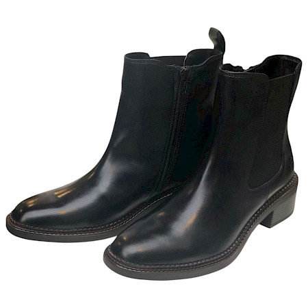 TT Bagatt AUG31 Chelsea Boots – ein zeitloser Klassiker, der Eleganz und Komfort vereint. TT Bagatt AUG31 Chelsea Boots – ein zeitloser Klassiker, der Eleganz und Komfort vereint.