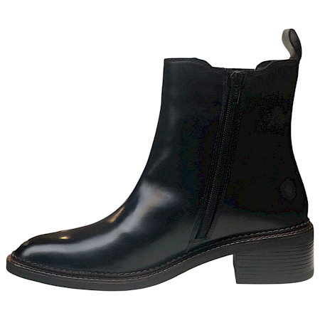 TT Bagatt AUG31 Chelsea Boots – ein zeitloser Klassiker, der Eleganz und Komfort vereint. TT Bagatt AUG31 Chelsea Boots – ein zeitloser Klassiker, der Eleganz und Komfort vereint.