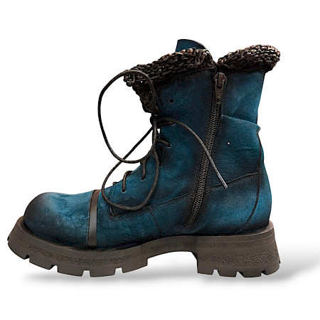 Papucei Jason Boots blau kaufen, Damen Lederboots mit Stoffeinsatz, coole Schnürboots Vollleder, Papucei Schuhe Rumänien, handgefertigte Boots Kassedy, Damen Schnürstiefel blau Leder Papucei Jason Boots blau kaufen, Damen Lederboots mit Stoffeinsatz, coole Schnürboots Vollleder, Papucei Schuhe Rumänien, handgefertigte Boots Kassedy, Damen Schnürstiefel blau Leder