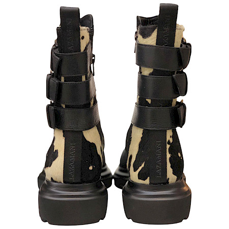 „Lazamani LA85759 Boots“, „Lazamani Boots Schwarz Weiß Leder“, „Lazamani LA85759 online kaufen“, „Lazamani Boots Kassedy.de“, „leichte Lederboots Lazamani LA85759“ „Lazamani LA85759 Boots“, „Lazamani Boots Schwarz Weiß Leder“, „Lazamani LA85759 online kaufen“, „Lazamani Boots Kassedy.de“, „leichte Lederboots Lazamani LA85759“