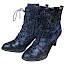 Laura Vita Alcbaneo 141 in der faszinierenden Farbe Indigo – eine barocke Stiefelette, die Eleganz, Komfort und Extravaganz vereint.