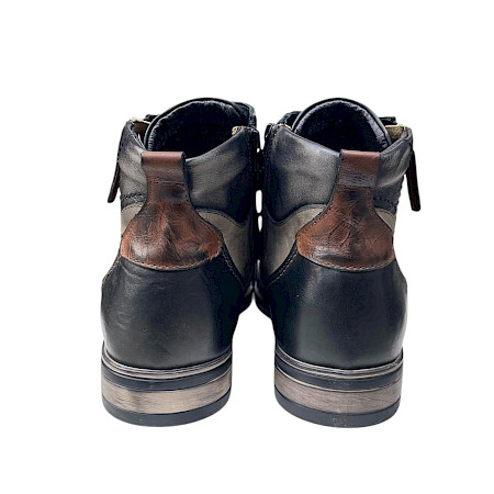 Krisbut 6897-1 Herren-Boot in Schwarz und Grau aus echtem Leder mit Schnürung und Reißverschluss, breiter komfortabler Passform und niedrigem Absatz – bequemer Herren-Lederboot bei kassedy.de. Krisbut 6897-1 Herren-Boot in Schwarz und Grau aus echtem Leder mit Schnürung und Reißverschluss, breiter komfortabler Passform und niedrigem Absatz – bequemer Herren-Lederboot bei kassedy.de.