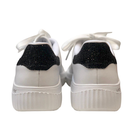 Remonte D3E02-80, Sneaker weiß silber schwarz, Leder Sneaker Damen, Schuhe online kaufen, Remonte Schuhe, bequeme Sneaker Damen, ultraleichte Sneaker, Sneaker mit herausnehmbarer Sohle, kassedy... Remonte D3E02-80, Sneaker weiß silber schwarz, Leder Sneaker Damen, Schuhe online kaufen, Remonte Schuhe, bequeme Sneaker Damen, ultraleichte Sneaker, Sneaker mit herausnehmbarer Sohle, kassedy...