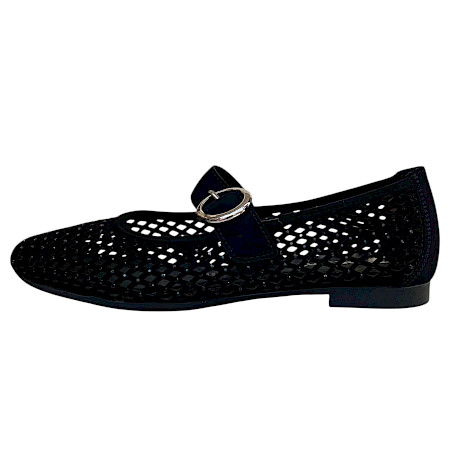 Remonte d0k18-02 schwarzer Slipper mit filigran durchbrochenem Muster und schmalem Riemen mit silberner Schnalle – elegant, luftig und stilvoll gestaltet. Remonte d0k18-02 schwarzer Slipper mit filigran durchbrochenem Muster und schmalem Riemen mit silberner Schnalle – elegant, luftig und stilvoll gestaltet.