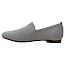 ? Remonte D0K15-60 Damen Slipper in cotton/muschel Der Remonte D0K15-60 Slipper in cotton/muschel ist der ideale Begleiter für alle, die es bequem und gleichzeitig stilvoll mögen ?☀️ Das Obermaterial aus Baumwolle sorgt für ein besonders leichtes und luftiges Tragegefühl, perfekt für warme Tage. Durch die stretchige Verarbeitung passt sich der Schuh optimal an den Fuß an und bietet hohen Komfort bei jedem Schritt ? Die Lederinnensohle unterstützt zusätzlich ein angenehmes Fußklima und erhöht den Tragekomfort spürbar ? Optisch überzeugt der Slipper mit seiner feinen, strukturierten Oberfläche, die ihm eine elegante und zugleich moderne Note verleiht. Die schlichte Farbgebung in „muschel“ macht ihn vielseitig kombinierbar – ob casual oder etwas schicker ? Dank der bequemen Slip-On-Form lässt sich der Schuh schnell an- und ausziehen – ideal für den Alltag ? ? Bei kassedy.de kann man diesen Schuh käuflich erwerben.