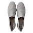 ? Remonte D0K15-60 Damen Slipper in cotton/muschel Der Remonte D0K15-60 Slipper in cotton/muschel ist der ideale Begleiter für alle, die es bequem und gleichzeitig stilvoll mögen ?☀️ Das Obermaterial aus Baumwolle sorgt für ein besonders leichtes und luftiges Tragegefühl, perfekt für warme Tage. Durch die stretchige Verarbeitung passt sich der Schuh optimal an den Fuß an und bietet hohen Komfort bei jedem Schritt ? Die Lederinnensohle unterstützt zusätzlich ein angenehmes Fußklima und erhöht den Tragekomfort spürbar ? Optisch überzeugt der Slipper mit seiner feinen, strukturierten Oberfläche, die ihm eine elegante und zugleich moderne Note verleiht. Die schlichte Farbgebung in „muschel“ macht ihn vielseitig kombinierbar – ob casual oder etwas schicker ? Dank der bequemen Slip-On-Form lässt sich der Schuh schnell an- und ausziehen – ideal für den Alltag ? ? Bei kassedy.de kann man diesen Schuh käuflich erwerben.