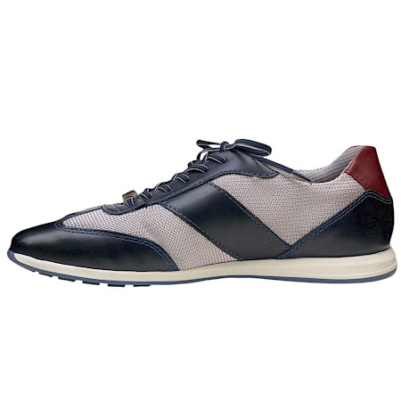 Bugatti A9Q Schnürer in Blau/Hellgrau aus Leder mit Microfaser-Innenfutter, Gummischnürung und austauschbarer Einlegesohle. Größen 41–47. Bugatti A9Q Schnürer in Blau/Hellgrau aus Leder mit Microfaser-Innenfutter, Gummischnürung und austauschbarer Einlegesohle. Größen 41–47.