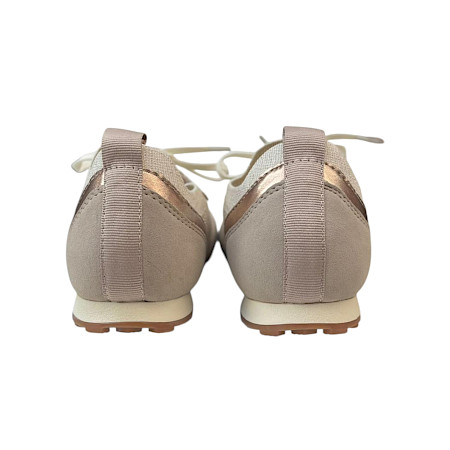 Moderner TT Bagatt AR4 Damen Sneaker in Beige mit Metallic-Details, hochwertigem Lederimitat, Schnürung und sportlicher Sohle – ein stilvoller und komfortabler Freizeitsneaker. ?? Moderner TT Bagatt AR4 Damen Sneaker in Beige mit Metallic-Details, hochwertigem Lederimitat, Schnürung und sportlicher Sohle – ein stilvoller und komfortabler Freizeitsneaker. ??