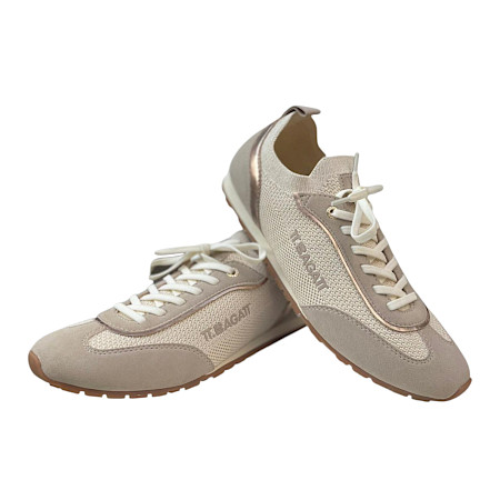 Moderner TT Bagatt AR4 Damen Sneaker in Beige mit Metallic-Details, hochwertigem Lederimitat, Schnürung und sportlicher Sohle – ein stilvoller und komfortabler Freizeitsneaker. ?? Moderner TT Bagatt AR4 Damen Sneaker in Beige mit Metallic-Details, hochwertigem Lederimitat, Schnürung und sportlicher Sohle – ein stilvoller und komfortabler Freizeitsneaker. ??