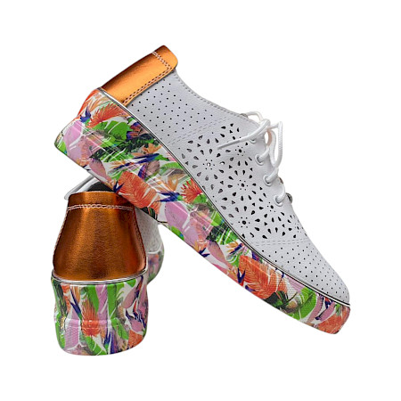 Weißer Leder-Schnürschuh mit Lochmuster, floraler Sohle und Metallic-Details, ultraleicht mit Keilabsatz – Damen-Sneaker bei kassedy.de ??✨ Weißer Leder-Schnürschuh mit Lochmuster, floraler Sohle und Metallic-Details, ultraleicht mit Keilabsatz – Damen-Sneaker bei kassedy.de ??✨