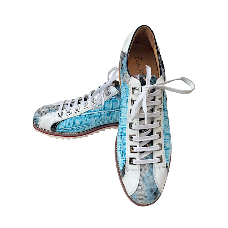 Eleganter Laura Vita Achille 18 Damen Schnürschuh in Ciel (Hellblau) aus Vollleder mit Strukturmuster, weißer Schnürung und komfortabler Sohle – ein stylischer und leichter Designer-Sneaker. ?? Eleganter Laura Vita Achille 18 Damen Schnürschuh in Ciel (Hellblau) aus Vollleder mit Strukturmuster, weißer Schnürung und komfortabler Sohle – ein stylischer und leichter Designer-Sneaker. ??