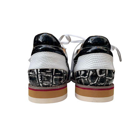 Moderner Laura Vita Achille 12 Damen Schnürschuh in Noir aus Vollleder mit schwarz-weißem Muster, Schnürung und herausnehmbarer Einlegesohle – ein stylischer und komfortabler Designer-Sneaker.... Moderner Laura Vita Achille 12 Damen Schnürschuh in Noir aus Vollleder mit schwarz-weißem Muster, Schnürung und herausnehmbarer Einlegesohle – ein stylischer und komfortabler Designer-Sneaker....