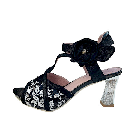 Laura Vita Nino 13 Damen Sandalette in Schwarz mit 6 cm Absatz, Plateau vorne, Ledersohle, Obermaterial aus Leder und Stoff, elegante High Heel Sandale mit Klettverschluss und dekorativem Design Laura Vita Nino 13 Damen Sandalette in Schwarz mit 6 cm Absatz, Plateau vorne, Ledersohle, Obermaterial aus Leder und Stoff, elegante High Heel Sandale mit Klettverschluss und dekorativem Design