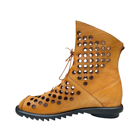 Laura Vita Cyrielle 11 Damen Boot Camel aus Vollleder mit unsichtbarem Keilabsatz und Reißverschluss an der Ferse Laura Vita Cyrielle 11 Damen Boot Camel aus Vollleder mit unsichtbarem Keilabsatz und Reißverschluss an der Ferse