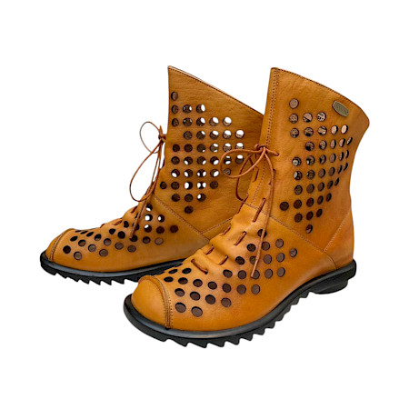 Laura Vita Cyrielle 11 Damen Boot Camel aus Vollleder mit unsichtbarem Keilabsatz und Reißverschluss an der Ferse Laura Vita Cyrielle 11 Damen Boot Camel aus Vollleder mit unsichtbarem Keilabsatz und Reißverschluss an der Ferse