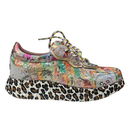 Auffälliger Laura Vita Nikito 16 Damen Sneaker in Beige mit Leder, Pailletten und floralem Muster, bunter Schnürung und Leoparden-Plateausohle – ein stylischer und kreativer Designer-Sneaker. ??? Auffälliger Laura Vita Nikito 16 Damen Sneaker in Beige mit Leder, Pailletten und floralem Muster, bunter Schnürung und Leoparden-Plateausohle – ein stylischer und kreativer Designer-Sneaker. ???
