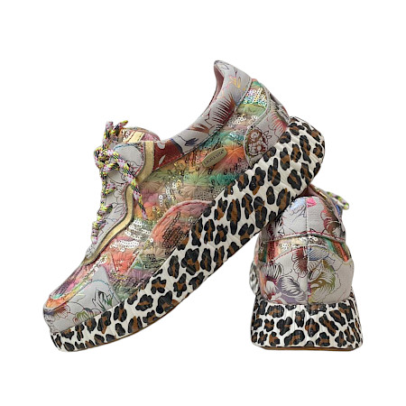 Auffälliger Laura Vita Nikito 16 Damen Sneaker in Beige mit Leder, Pailletten und floralem Muster, bunter Schnürung und Leoparden-Plateausohle – ein stylischer und kreativer Designer-Sneaker. ??? Auffälliger Laura Vita Nikito 16 Damen Sneaker in Beige mit Leder, Pailletten und floralem Muster, bunter Schnürung und Leoparden-Plateausohle – ein stylischer und kreativer Designer-Sneaker. ???