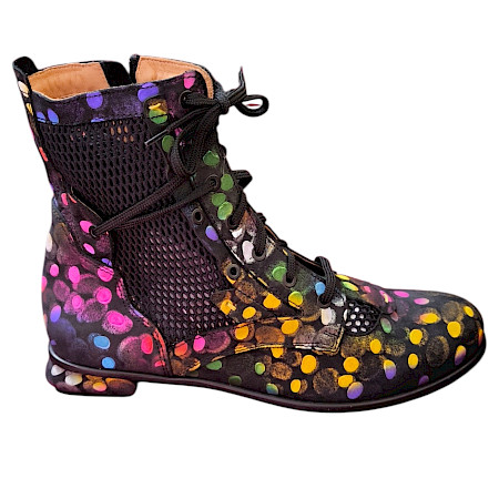 Simen 6602A Sommer Boots bunt – luftiger Damen Lederboot mit bunten Punkten, Mesh-Einsätzen und Reißverschluss | Extravagant & bequem bei kassedy.de ? Simen 6602A Sommer Boots bunt – luftiger Damen Lederboot mit bunten Punkten, Mesh-Einsätzen und Reißverschluss | Extravagant & bequem bei kassedy.de ?