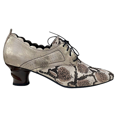 Beige-goldener Schnürschuh aus Leder mit Absatz und spitzer Form – eleganter Damen-Schuh bei kassedy.de ?✨ Beige-goldener Schnürschuh aus Leder mit Absatz und spitzer Form – eleganter Damen-Schuh bei kassedy.de ?✨