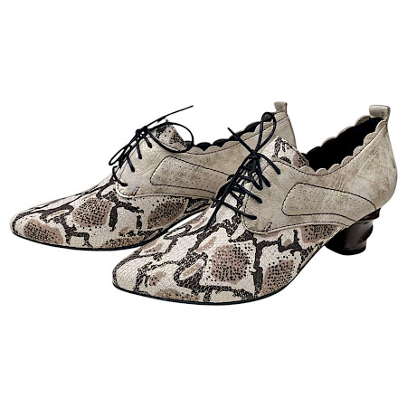 Beige-goldener Schnürschuh aus Leder mit Absatz und spitzer Form – eleganter Damen-Schuh bei kassedy.de ?✨ Beige-goldener Schnürschuh aus Leder mit Absatz und spitzer Form – eleganter Damen-Schuh bei kassedy.de ?✨