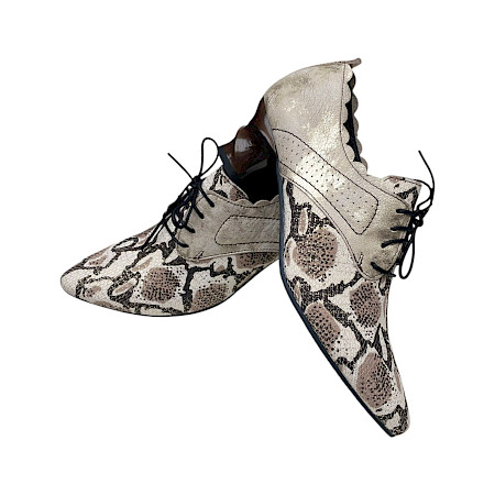 Beige-goldener Schnürschuh aus Leder mit Absatz und spitzer Form – eleganter Damen-Schuh bei kassedy.de ?✨ Beige-goldener Schnürschuh aus Leder mit Absatz und spitzer Form – eleganter Damen-Schuh bei kassedy.de ?✨