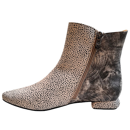 Moderne Simen Damen Stiefelette 8122A aus Vollleder in Beige mit feinem Punktmuster, seitlichem Reißverschluss und bequemem Absatz – stilvoll und komfortabel für viele Outfits. ✨ Moderne Simen Damen Stiefelette 8122A aus Vollleder in Beige mit feinem Punktmuster, seitlichem Reißverschluss und bequemem Absatz – stilvoll und komfortabel für viele Outfits. ✨