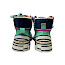 ? Rebecca W. zt22Busketbv1 Sneaker in crazyblue aura-crazygrass Mit dem außergewöhnlichen Rebecca W. zt22Busketbv1 Sneaker bringst du Farbe und gute Laune in deinen Alltag ?✨ Das auffällige Design in crazyblue aura-crazygrass macht diesen Schuh zu einem echten Hingucker und zu etwas ganz Besonderem ? Der Sneaker besteht außen aus einer Kombination aus Leder und Mikrofaser, innen sorgt weiches Lederfutter für ein angenehmes Tragegefühl ? Die bunten Farbakzente in Pink, Türkis, Blau und Grün verleihen dem Modell einen modernen und kreativen Look. Besonders praktisch sind die herausnehmbaren Sohlen, die zusätzlichen Komfort bieten und bei Bedarf ausgetauscht werden können ? Durch die Schnürung und die seitlichen Reißverschlüsse lässt sich der Schuh bequem an- und ausziehen. Die markante Plateau-Sohle unterstreicht den modischen Stil und sorgt gleichzeitig für ein angenehmes Laufgefühl ☁️ Ein perfekter Sneaker für alle, die auffällige Schuhe lieben und gerne modische Statements setzen ? ? Bei kassedy.de kann man diesen Schuh käuflich erwerben.