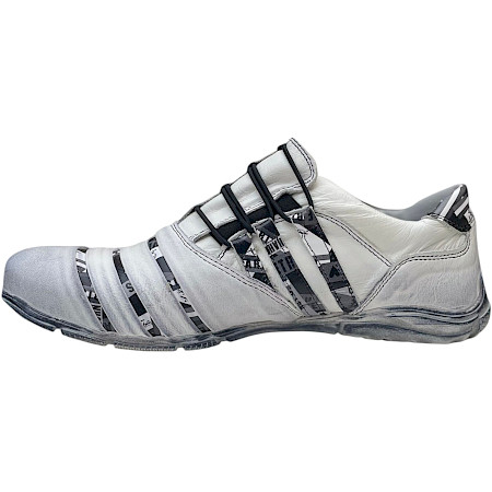 Kristofer 215 Herren Slipper weiß mit Schrift-Design, Vollleder Slipper, bequemer flexibler Lederschuh in normaler Passform Kristofer 215 Herren Slipper weiß mit Schrift-Design, Vollleder Slipper, bequemer flexibler Lederschuh in normaler Passform