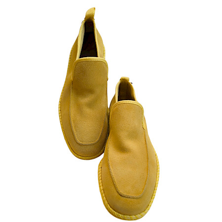 Gelber Shirakawa 16130-1 Espadrilles Slipper aus Vollleder mit minimalistischer Form und geflochtenem Sohlenrand – ein leichter, komfortabler Sommerschuh für Damen und Herren im Espadrilles-Stil.... Gelber Shirakawa 16130-1 Espadrilles Slipper aus Vollleder mit minimalistischer Form und geflochtenem Sohlenrand – ein leichter, komfortabler Sommerschuh für Damen und Herren im Espadrilles-Stil....