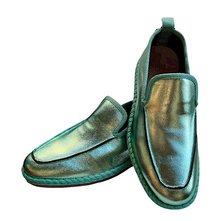 Eleganter Shirakawa 16130-1 Espadrilles Slipper aus grünem Metallic-Vollleder mit minimalistischer Form und geflochtenem Espadrilles-Sohlenrand – ein besonders weicher und stilvoller Sommerschuh.... Eleganter Shirakawa 16130-1 Espadrilles Slipper aus grünem Metallic-Vollleder mit minimalistischer Form und geflochtenem Espadrilles-Sohlenrand – ein besonders weicher und stilvoller Sommerschuh....
