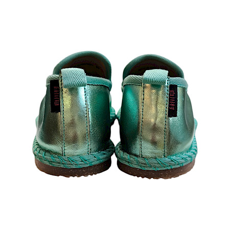 Eleganter Shirakawa 16130-1 Espadrilles Slipper aus grünem Metallic-Vollleder mit minimalistischer Form und geflochtenem Espadrilles-Sohlenrand – ein besonders weicher und stilvoller Sommerschuh.... Eleganter Shirakawa 16130-1 Espadrilles Slipper aus grünem Metallic-Vollleder mit minimalistischer Form und geflochtenem Espadrilles-Sohlenrand – ein besonders weicher und stilvoller Sommerschuh....