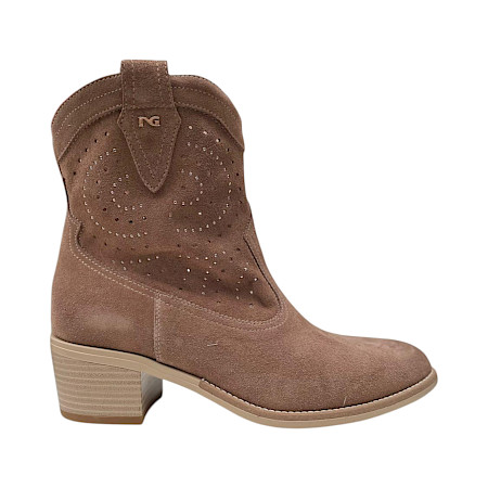 Braune Wildleder-Stiefelette mit Lochmuster, Leder-Innenfutter und Absatz – luftige Damen-Stiefelette bei kassedy.de ??✨ Braune Wildleder-Stiefelette mit Lochmuster, Leder-Innenfutter und Absatz – luftige Damen-Stiefelette bei kassedy.de ??✨