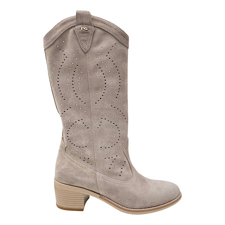 Beiger Lederstiefel von Nero Giardini mit perforiertem Design, 3,5 cm Absatz und hochwertigem Echtleder – elegant, atmungsaktiv und modern Beiger Lederstiefel von Nero Giardini mit perforiertem Design, 3,5 cm Absatz und hochwertigem Echtleder – elegant, atmungsaktiv und modern