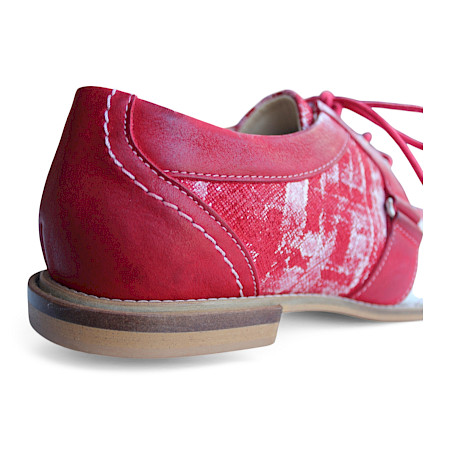 Rot-weißer Businessschuh aus Leder, Made in Portugal, mit Schnürung – exklusiver Herren-Schuh bei kassedy.de ?❤️✨ Rot-weißer Businessschuh aus Leder, Made in Portugal, mit Schnürung – exklusiver Herren-Schuh bei kassedy.de ?❤️✨