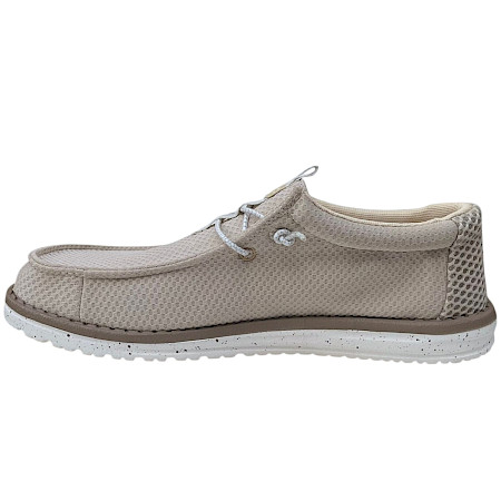 Slip-On Schuhe in hellen Naturtönen mit strukturierter Oberfläche, elastischer Schnürung und heller, flexibler Sohle – leicht, modern und besonders bequem gestaltet. Slip-On Schuhe in hellen Naturtönen mit strukturierter Oberfläche, elastischer Schnürung und heller, flexibler Sohle – leicht, modern und besonders bequem gestaltet.