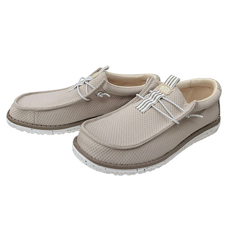 Slip-On Schuhe in hellen Naturtönen mit strukturierter Oberfläche, elastischer Schnürung und heller, flexibler Sohle – leicht, modern und besonders bequem gestaltet. Slip-On Schuhe in hellen Naturtönen mit strukturierter Oberfläche, elastischer Schnürung und heller, flexibler Sohle – leicht, modern und besonders bequem gestaltet.