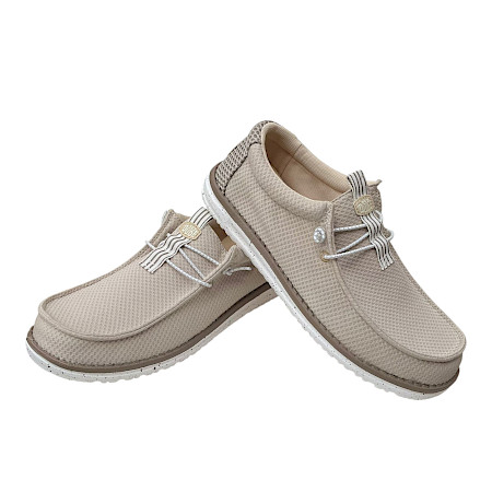 Slip-On Schuhe in hellen Naturtönen mit strukturierter Oberfläche, elastischer Schnürung und heller, flexibler Sohle – leicht, modern und besonders bequem gestaltet. Slip-On Schuhe in hellen Naturtönen mit strukturierter Oberfläche, elastischer Schnürung und heller, flexibler Sohle – leicht, modern und besonders bequem gestaltet.