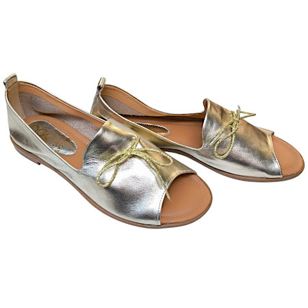 AGA 2010 Damen Slipper in Gold – eleganter Echtleder-Slipper mit offener Spitze, hochwertiger Verarbeitung und edlem Metallic-Look | Stilvoller Sommerbegleiter jetzt bei kassedy.de entdecken. ?✨ AGA 2010 Damen Slipper in Gold – eleganter Echtleder-Slipper mit offener Spitze, hochwertiger Verarbeitung und edlem Metallic-Look | Stilvoller Sommerbegleiter jetzt bei kassedy.de entdecken. ?✨