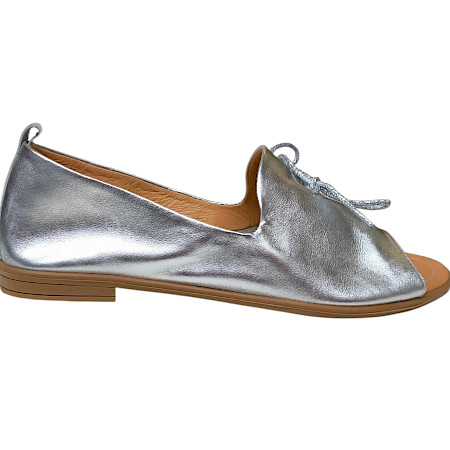 AGA 2010 Damen Slipper in Silber von AGA – eleganter Echtleder-Slipper mit offener Spitze, hochwertiger Verarbeitung und edlem Metallic-Look | Leicht, bequem und exklusiv bei kassedy.de. ?✨ AGA 2010 Damen Slipper in Silber von AGA – eleganter Echtleder-Slipper mit offener Spitze, hochwertiger Verarbeitung und edlem Metallic-Look | Leicht, bequem und exklusiv bei kassedy.de. ?✨
