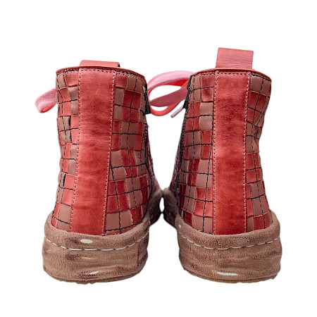 Rebecca White Rechest Schnürer Damen Sneaker-Boot in Orange-Apricot-Rosé aus hochwertigem, butterweichem Nappaleder. Mit geflochtenen Lederdetails, seitlichem Reißverschluss, Schnürung,... Rebecca White Rechest Schnürer Damen Sneaker-Boot in Orange-Apricot-Rosé aus hochwertigem, butterweichem Nappaleder. Mit geflochtenen Lederdetails, seitlichem Reißverschluss, Schnürung,...