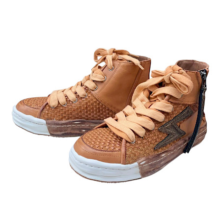 Rebecca White Rethunder Boots Nappa Yolk – Damen Sneaker-Boot aus hochwertigem, butterweichem Nappaleder in Cognac. Mit seitlichem Reißverschluss, Schnürung, herausnehmbarer Innensohle und... Rebecca White Rethunder Boots Nappa Yolk – Damen Sneaker-Boot aus hochwertigem, butterweichem Nappaleder in Cognac. Mit seitlichem Reißverschluss, Schnürung, herausnehmbarer Innensohle und...