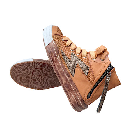 Rebecca White Rethunder Boots Nappa Yolk – Damen Sneaker-Boot aus hochwertigem, butterweichem Nappaleder in Cognac. Mit seitlichem Reißverschluss, Schnürung, herausnehmbarer Innensohle und... Rebecca White Rethunder Boots Nappa Yolk – Damen Sneaker-Boot aus hochwertigem, butterweichem Nappaleder in Cognac. Mit seitlichem Reißverschluss, Schnürung, herausnehmbarer Innensohle und...