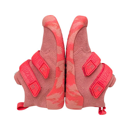 Affenzahn 01493-40068 Talky Pony Lauflerner in Coral aus weichem Leder mit zwei Klettverschlüssen, flexibler Lauflernsohle und wasserdichter AffenTex-Membran. Affenzahn 01493-40068 Talky Pony Lauflerner in Coral aus weichem Leder mit zwei Klettverschlüssen, flexibler Lauflernsohle und wasserdichter AffenTex-Membran.