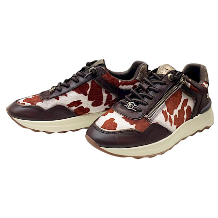 Carmela 164360 Damen-Sneaker in Brown aus Leder mit dunkelbraunen, weißen und rostbraunen Fell-Optik-Details, goldfarbenem Reißverschluss und heller Plateausohle. Bequemer Leder-Sneaker mit... Carmela 164360 Damen-Sneaker in Brown aus Leder mit dunkelbraunen, weißen und rostbraunen Fell-Optik-Details, goldfarbenem Reißverschluss und heller Plateausohle. Bequemer Leder-Sneaker mit...