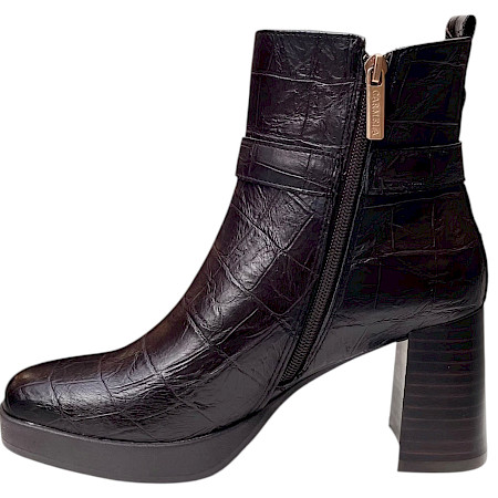 Carmela 164305 Damen-Stiefelette in Braun aus hochwertigem Lederimitat mit Kroko-Prägung, seitlichem Reißverschluss, Schnallendetail, 7 cm Blockabsatz und 2 cm Plateau – elegante braune... Carmela 164305 Damen-Stiefelette in Braun aus hochwertigem Lederimitat mit Kroko-Prägung, seitlichem Reißverschluss, Schnallendetail, 7 cm Blockabsatz und 2 cm Plateau – elegante braune...